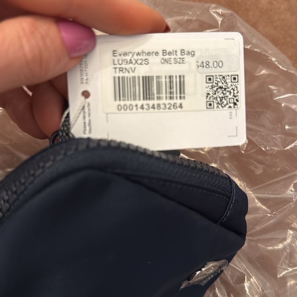 NWT RARE!! University of Michigan x Lululemon Everywhere Belt Bag! - Picture 8 of 8